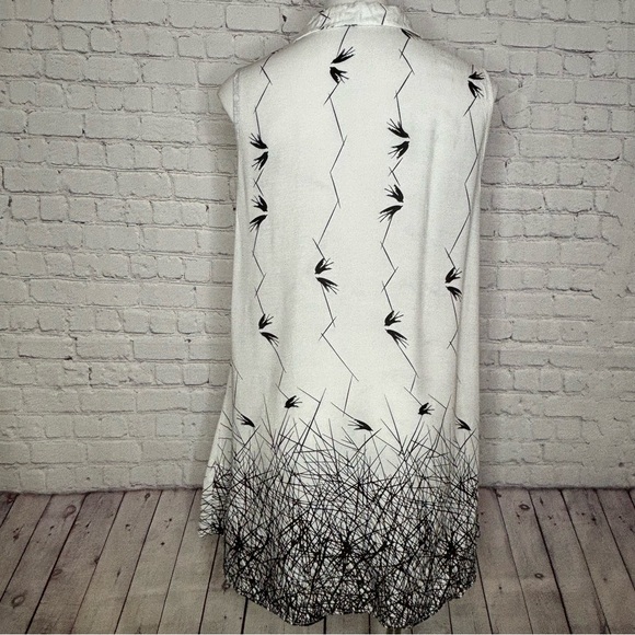 New Light Black and White Sleeveless Top with Bird Print Size 5XL - Picture 5 of 9
